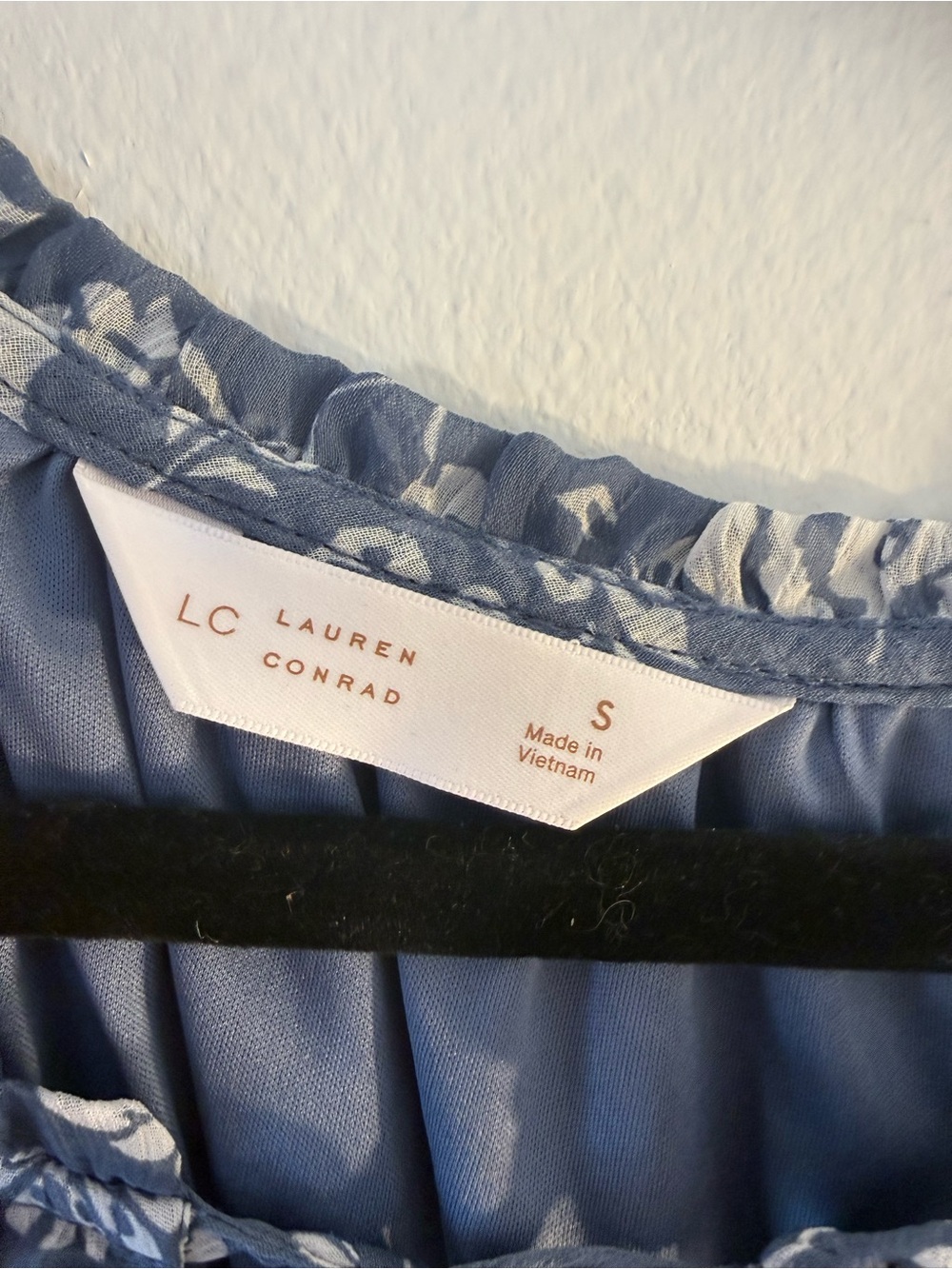 LC Lauren Conrad Blue Floral Tie-Neck Blouse - Picture 4 of 5